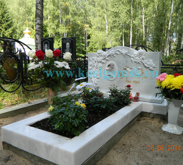 Изготовление памятников на могилу и надгробий в Москве под ключ от производителя 